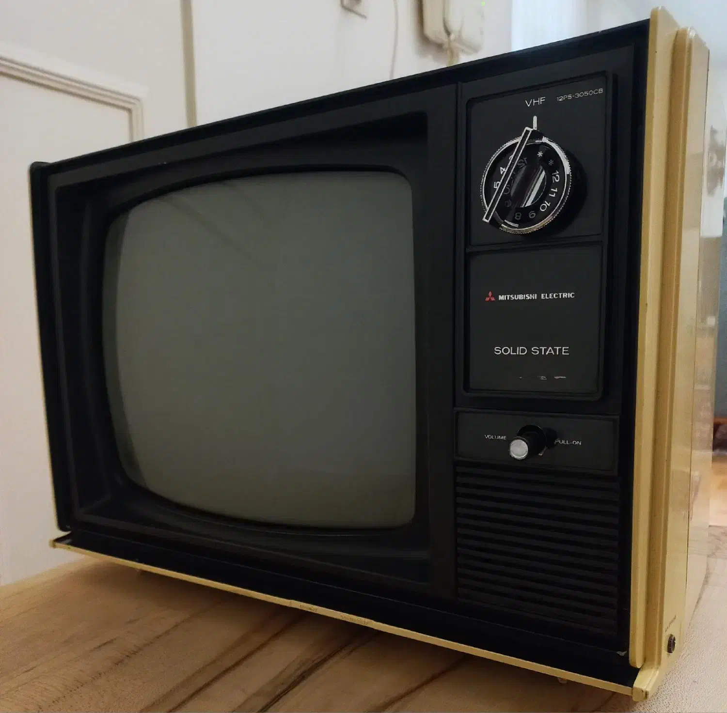 تلویزیون ۱۴ قدیمی سیاه سفید|تلویزیون و پروژکتور|تهران, باشگاه نفت|دیوار