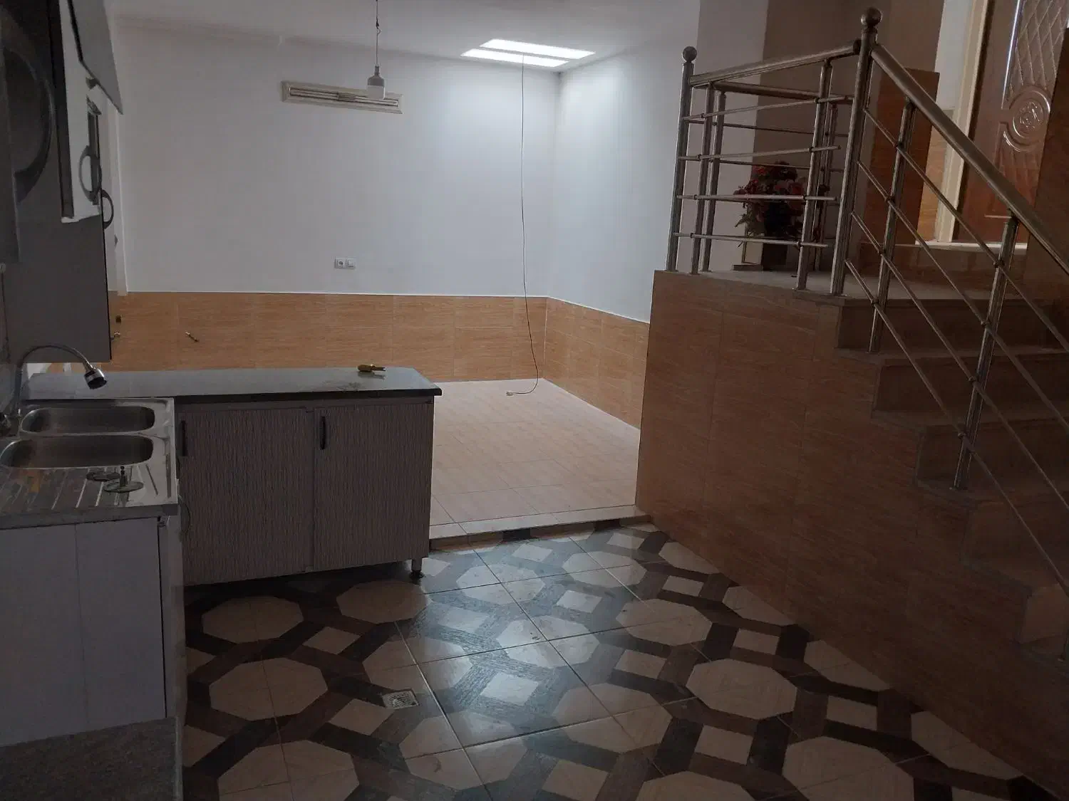 منزل ۲خواب طبقه دوم|اجارهٔ آپارتمان|شیراز, شهرک صادقیه|دیوار