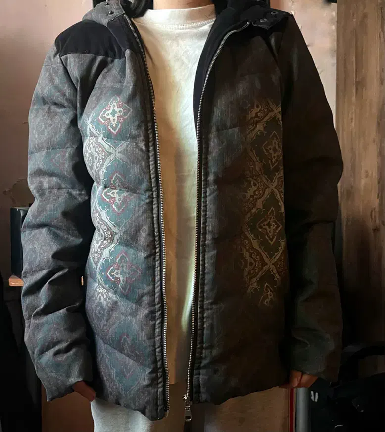 پوشاک ، کاپشن|لباس|ساری, |دیوار