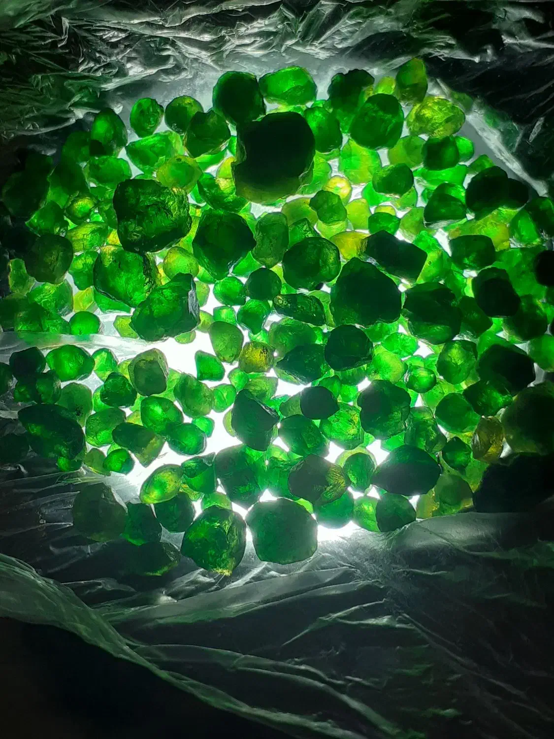 گارنت سبز کرمان|جواهرات|میبد, |دیوار