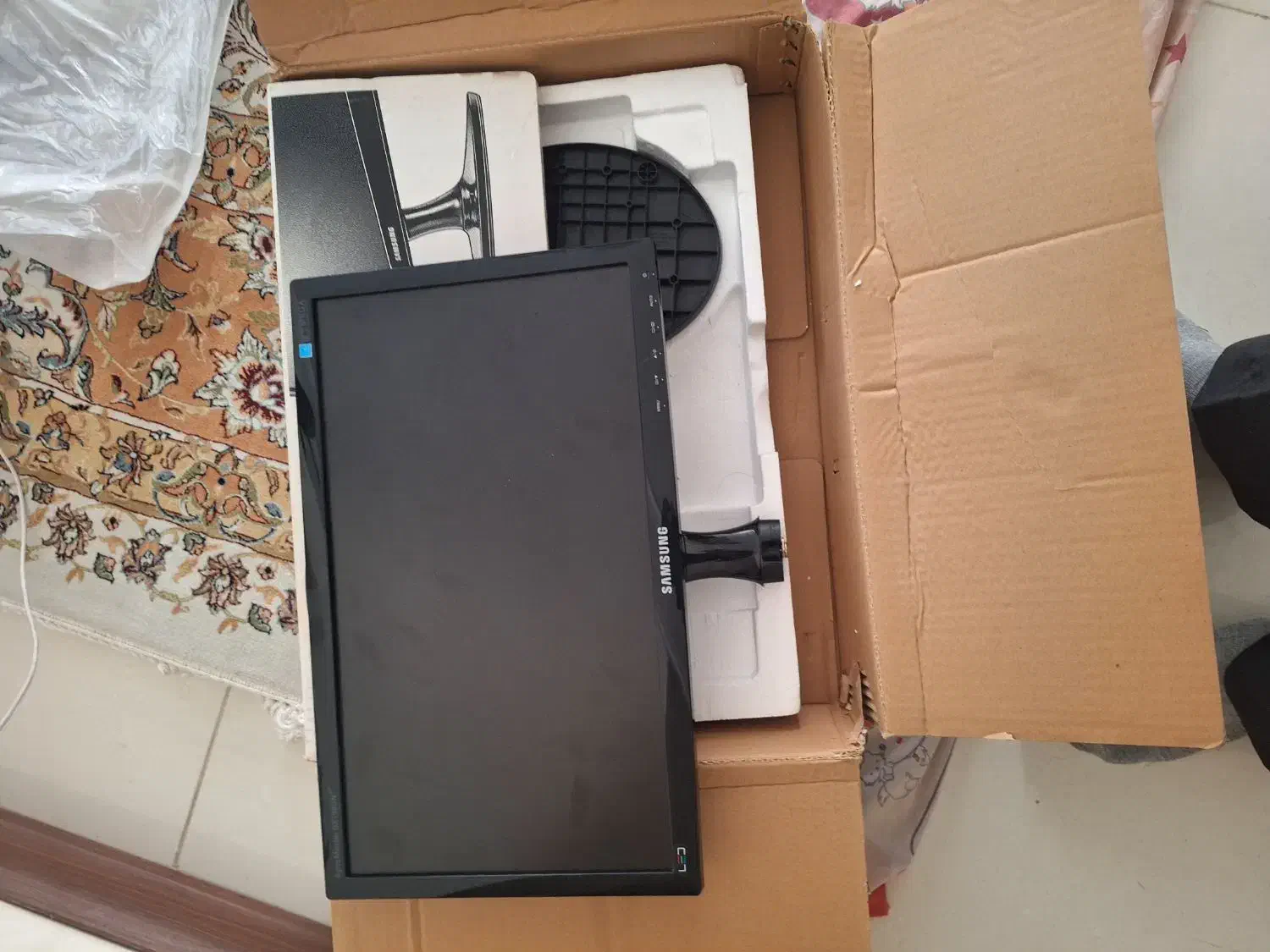 مانیتور در حد نو و کیس کامپیوتر قدیمی|قطعات و لوازم جانبی رایانه|همدان, |دیوار