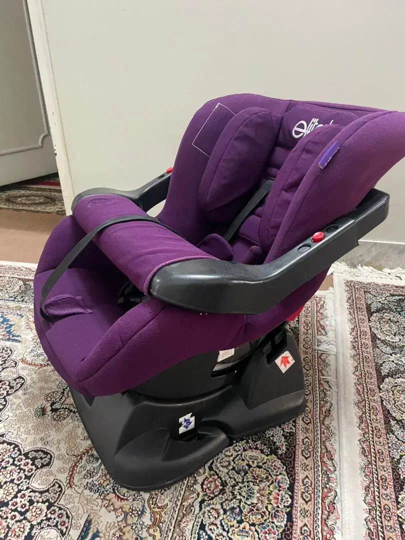 صندلی ماشین ..تحمل وزن تا 25 کیلو کاملا نو|تخت و صندلی بچه|شیراز, عادل آباد|دیوار