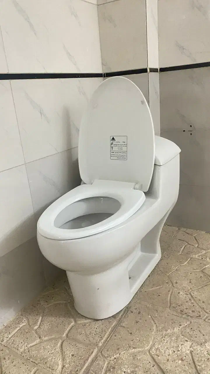 توالت فرنگی بسیار تمیز در حد نو|لوازم سرویس بهداشتی|اصفهان, میرعماد|دیوار