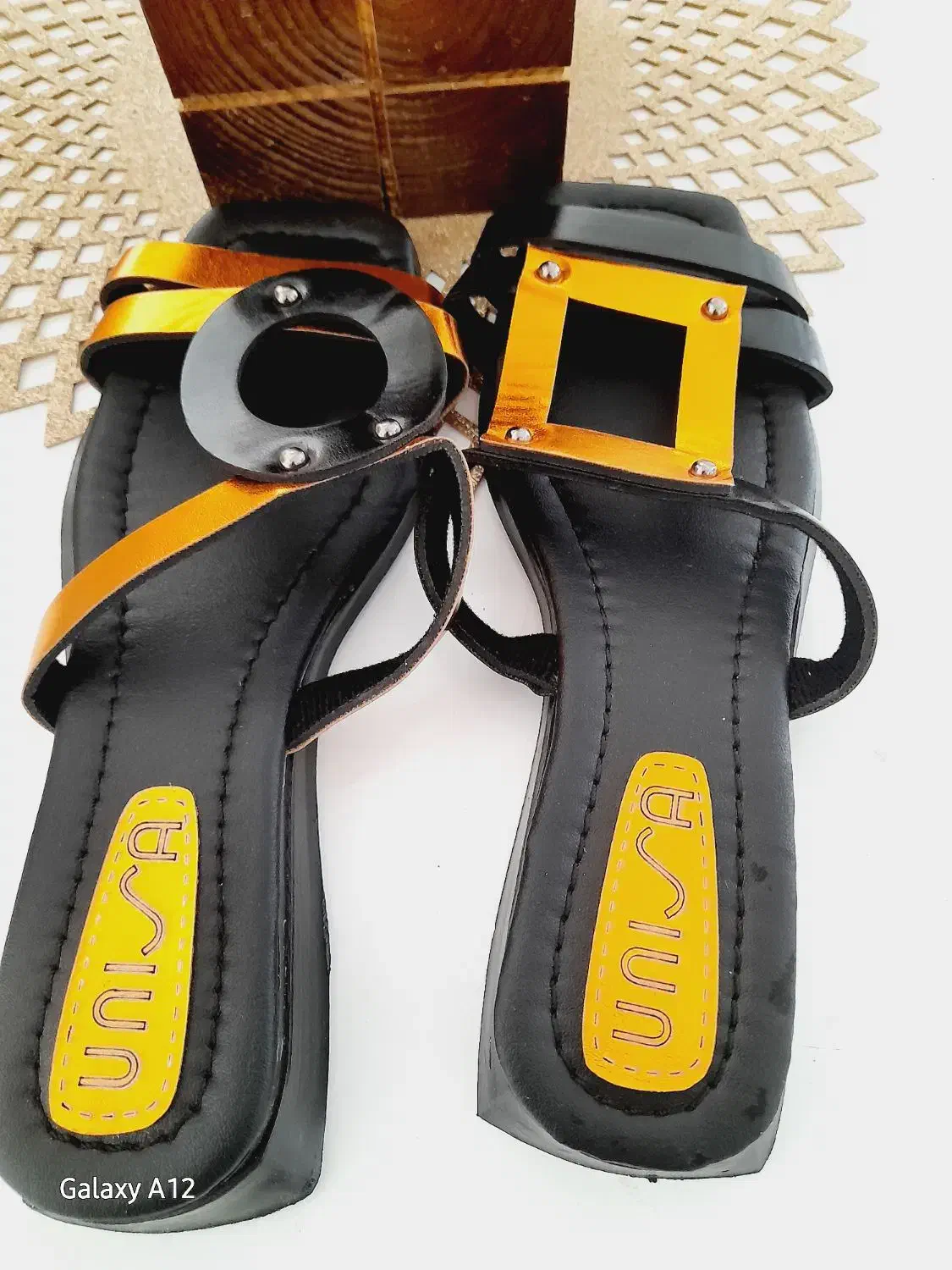 صندل|کیف، کفش، کمربند|گلبهار, شهر جدید گلبهار|دیوار