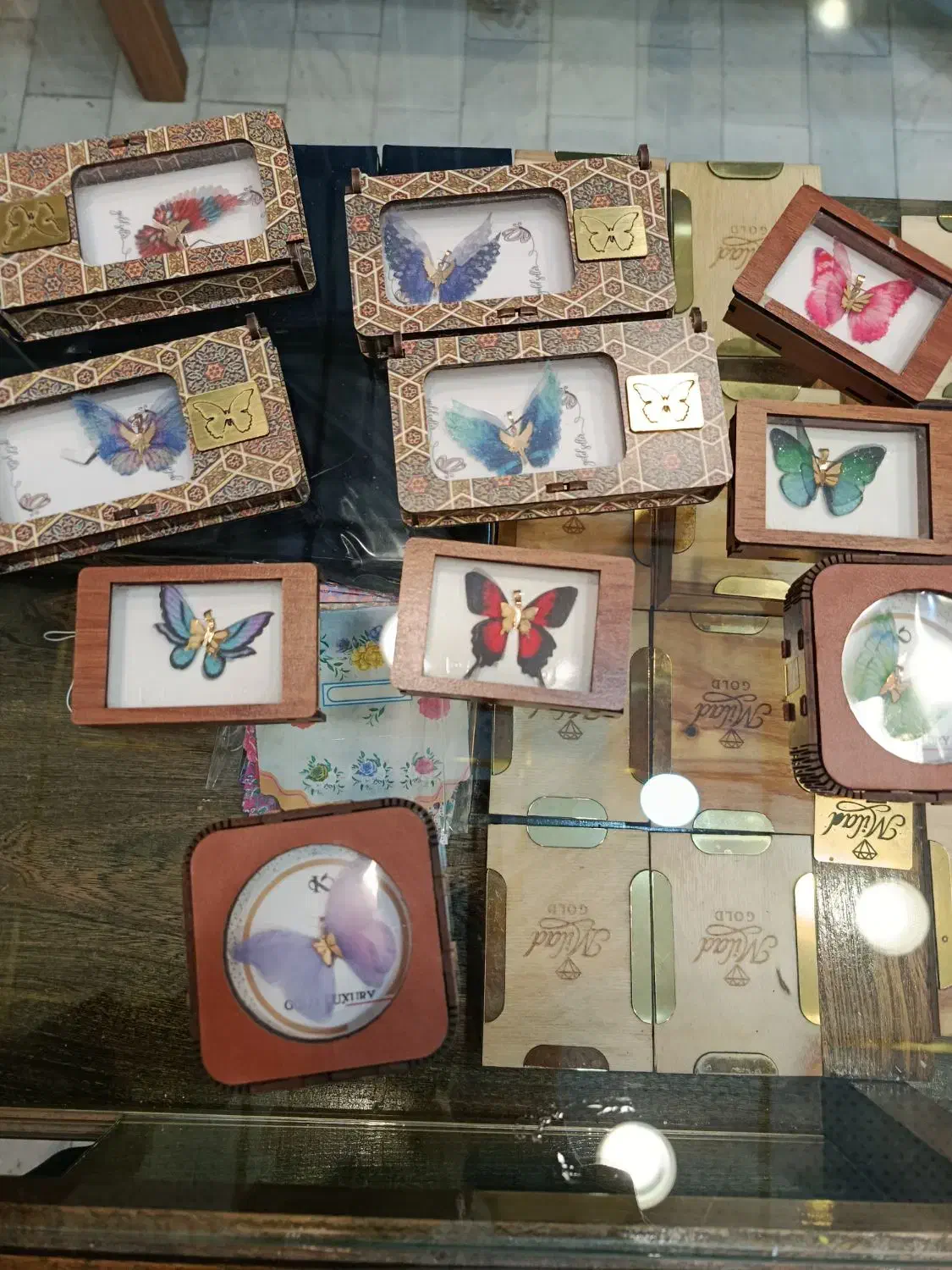 پلاک پروانه|جواهرات|مراغه, |دیوار