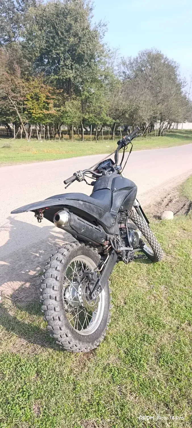 متور تریل|موتورسیکلت|سنگر, |دیوار