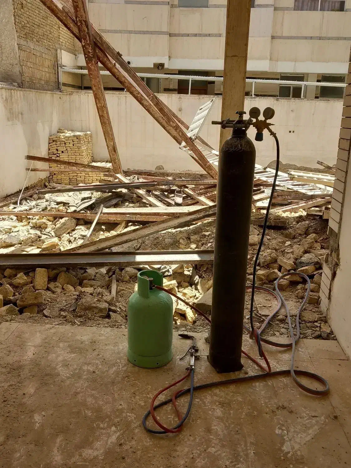 تخریب ساختمان/ شیار/  سوراخ/ برشکاری با هوابرش|خدمات پیشه و مهارت|شهریار, شهرک شاهد|دیوار