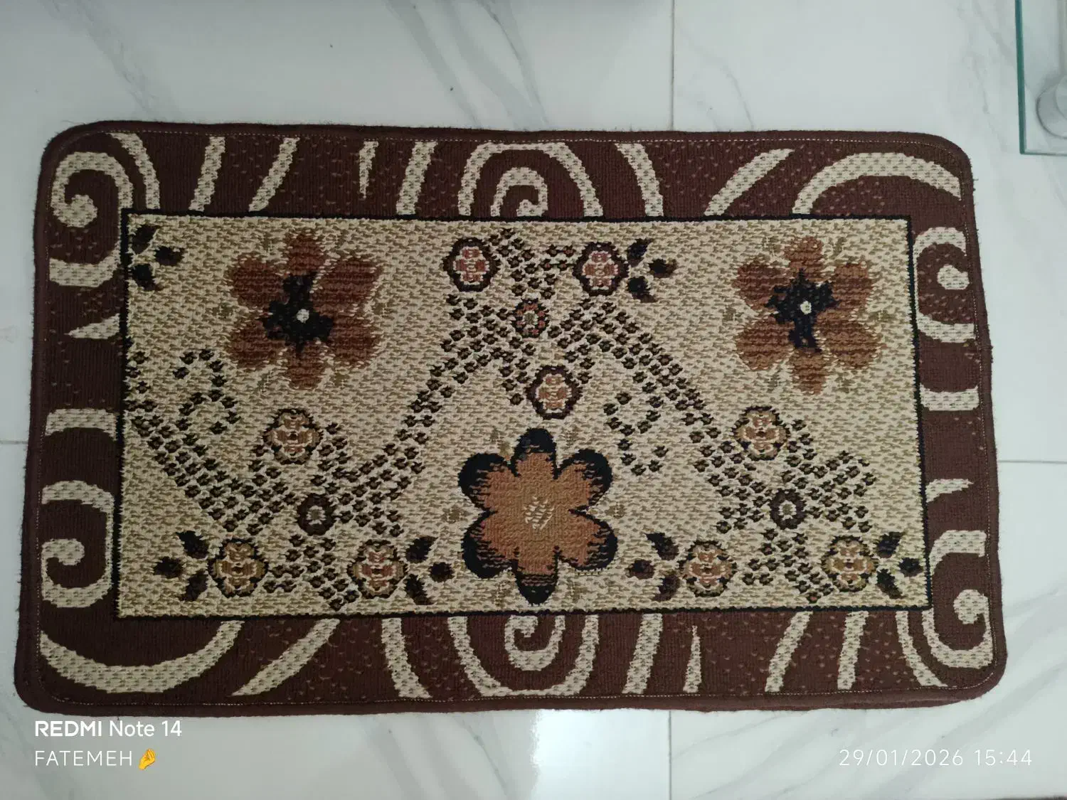 3 عدد پادری تمیز|پادری|قدس, شهر‌قدس|دیوار