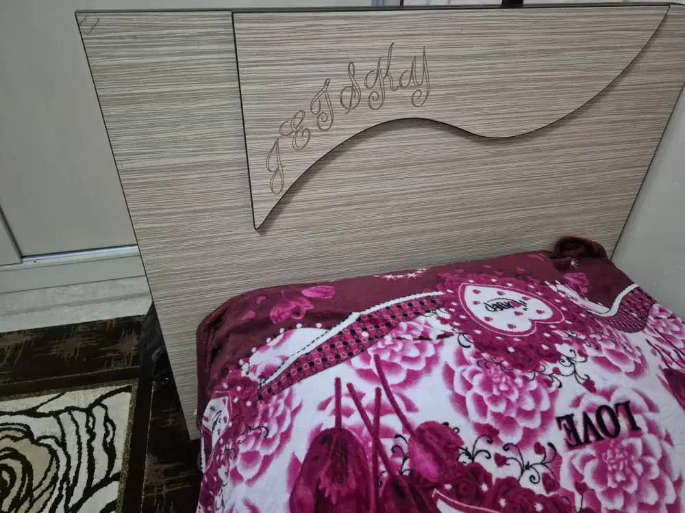 تخت تک نفره سالم باتشک|تخت و سرویس خواب|کرج, مطهری|دیوار