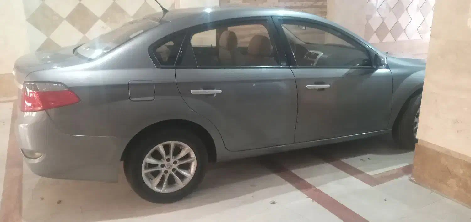 برلیاس صندوق دار مدل۹۵دورطوق چرخ عقب رنگ دارد|خودرو سواری و وانت|تهران, فردوس|دیوار