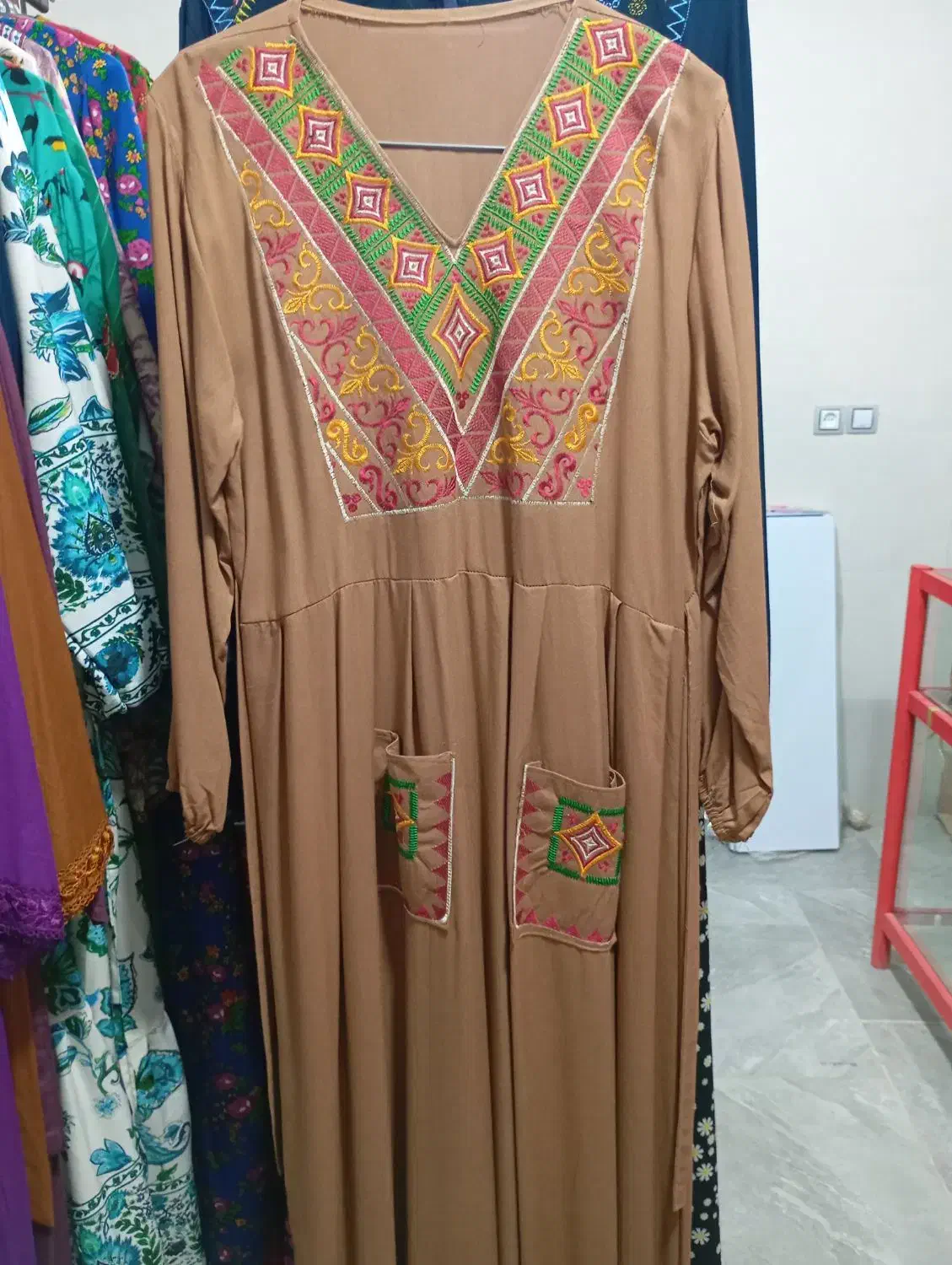 لباس زنانه|لباس|سراوان, |دیوار