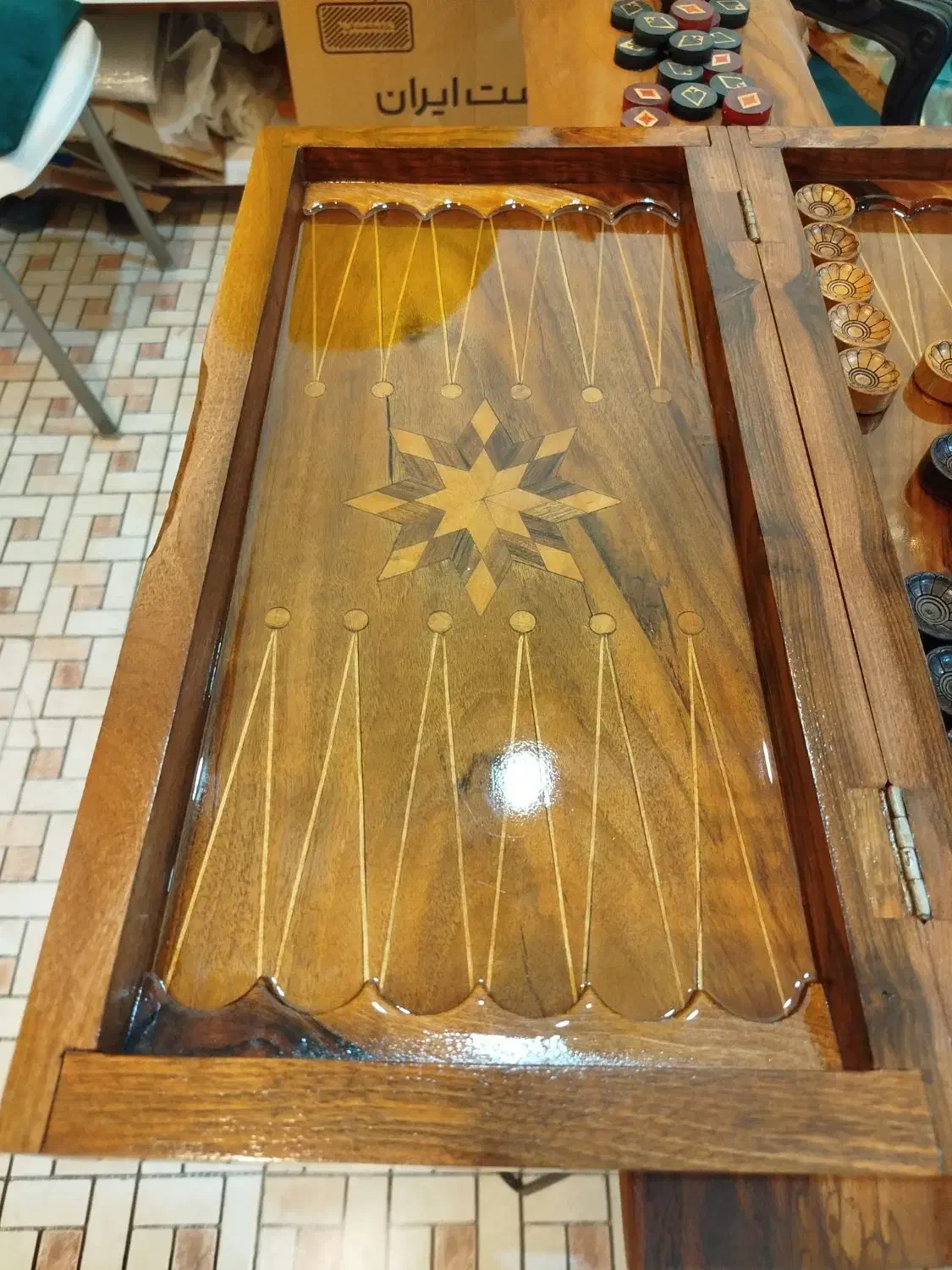 تخته نرد|کلکسیون و سرگرمی|اندیشه, اندیشه فاز ۴|دیوار