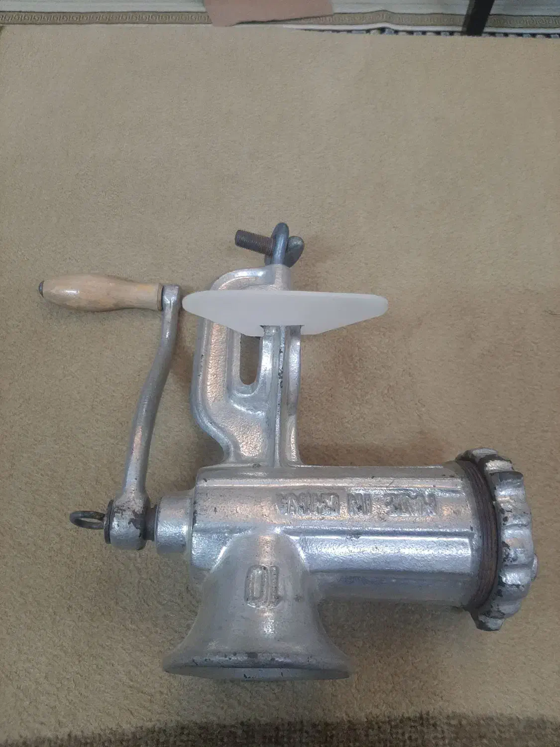 چرخ گوشت دستی قدیمی ساخت کشور چین شماره ۱۰|کلکسیون اشیاء عتیقه|قم, باجک یک|دیوار