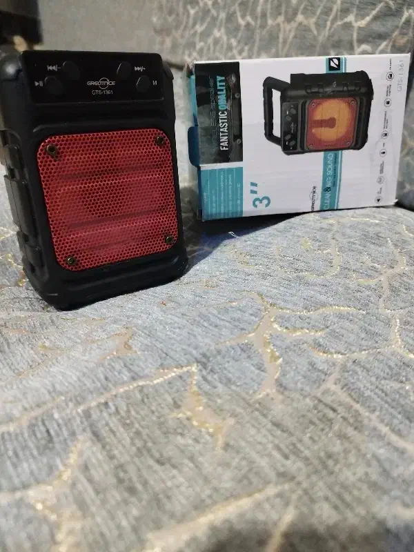 اسپیکر بلوتوثی و رم و فلش خور با رقص نور|پخش‌کننده همراه|بروجرد, |دیوار