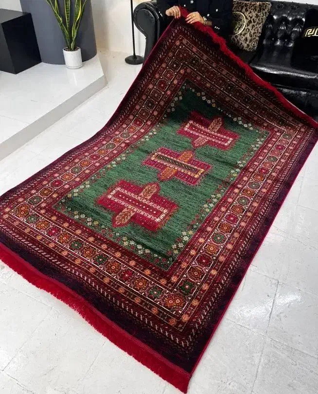 فرش کلاسیک زمینه قرمز لاکی|فرش|تهران, شکوفه (عبدل آباد)|دیوار