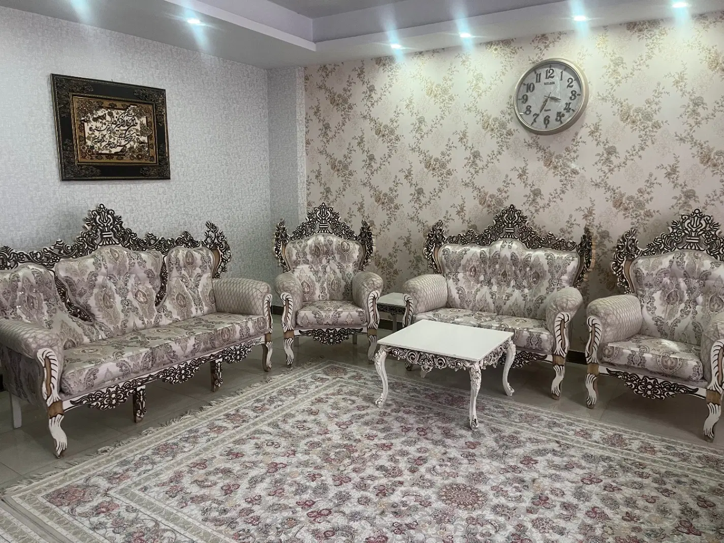 مبل سلطنتی|مبلمان خانگی و میز عسلی|کرج, ساسانی (قلمستان)|دیوار