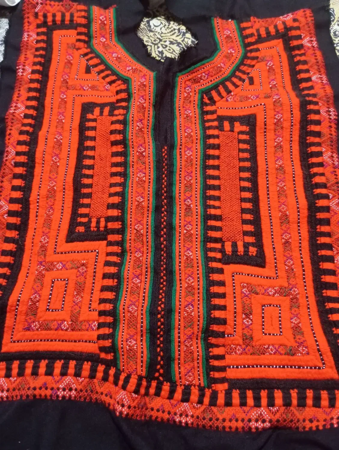 چوتل دورنگ|لباس|جالق, |دیوار