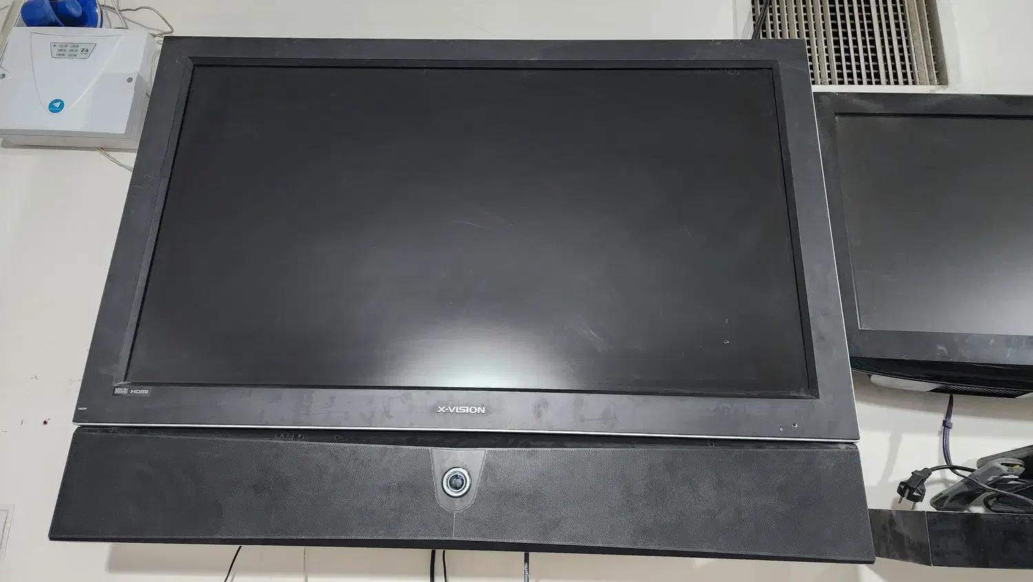 تلویزیون ۴۲ اینچ ایکس ویژن|تلویزیون و پروژکتور|سمنان, |دیوار