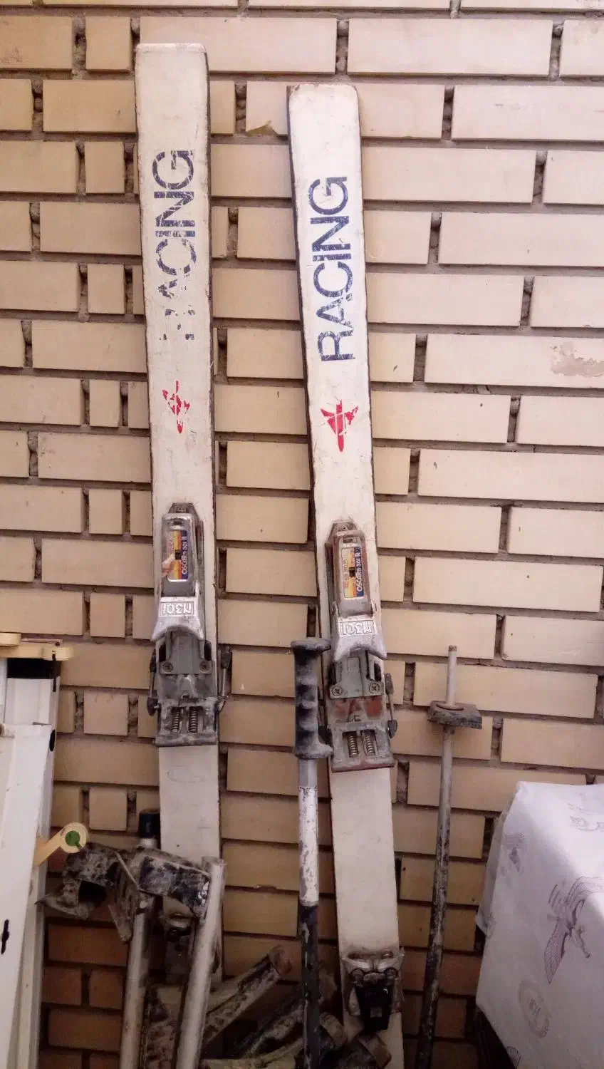 کفش و چوب و دسته و وسایل باربند اسکی|ورزشهای زمستانی|اصفهان, تیران|دیوار