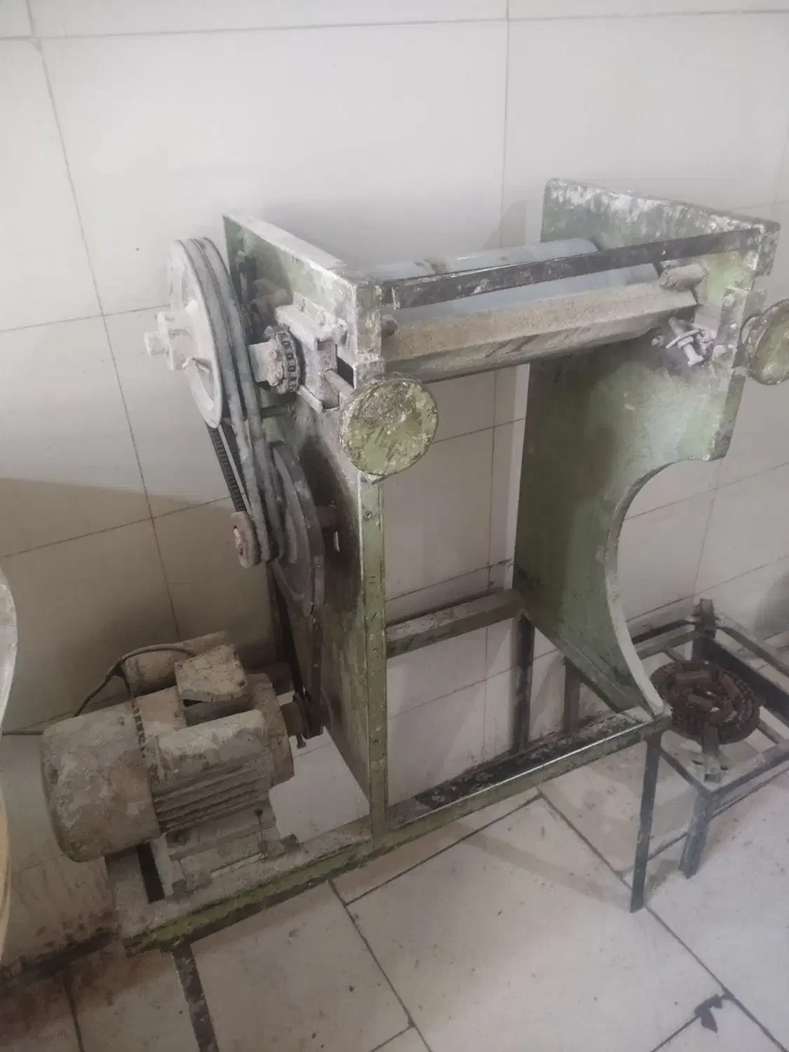 خمیر گیر و غلتک|ماشینآلات صنعتی|میانه, |دیوار