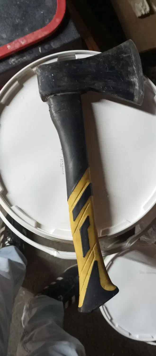 سلام یک عدد تبر درجه یک تیز|کوهنوردی و کمپینگ|همدان, |دیوار