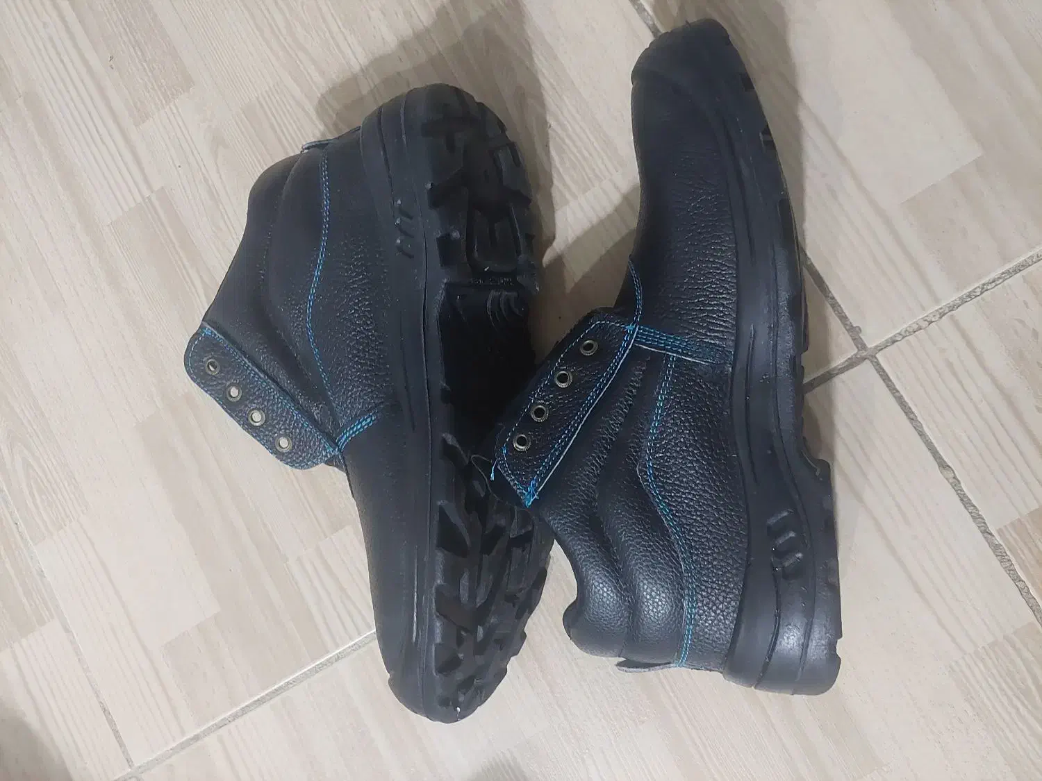 فروش دوجفت کفش ایمنی ولباس کار یک دست|کیف، کفش، کمربند|شاهین‌شهر, عطار|دیوار