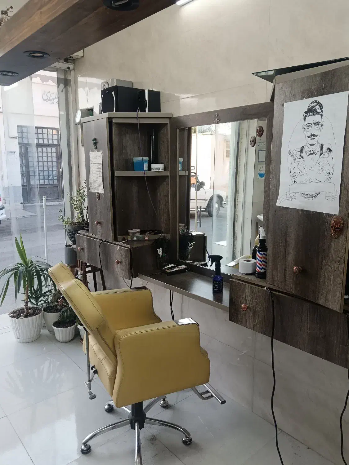 دکور اریشگاه|آرایشگاه و سالن‌های زیبایی|شیراز, غدیر جنوبی|دیوار