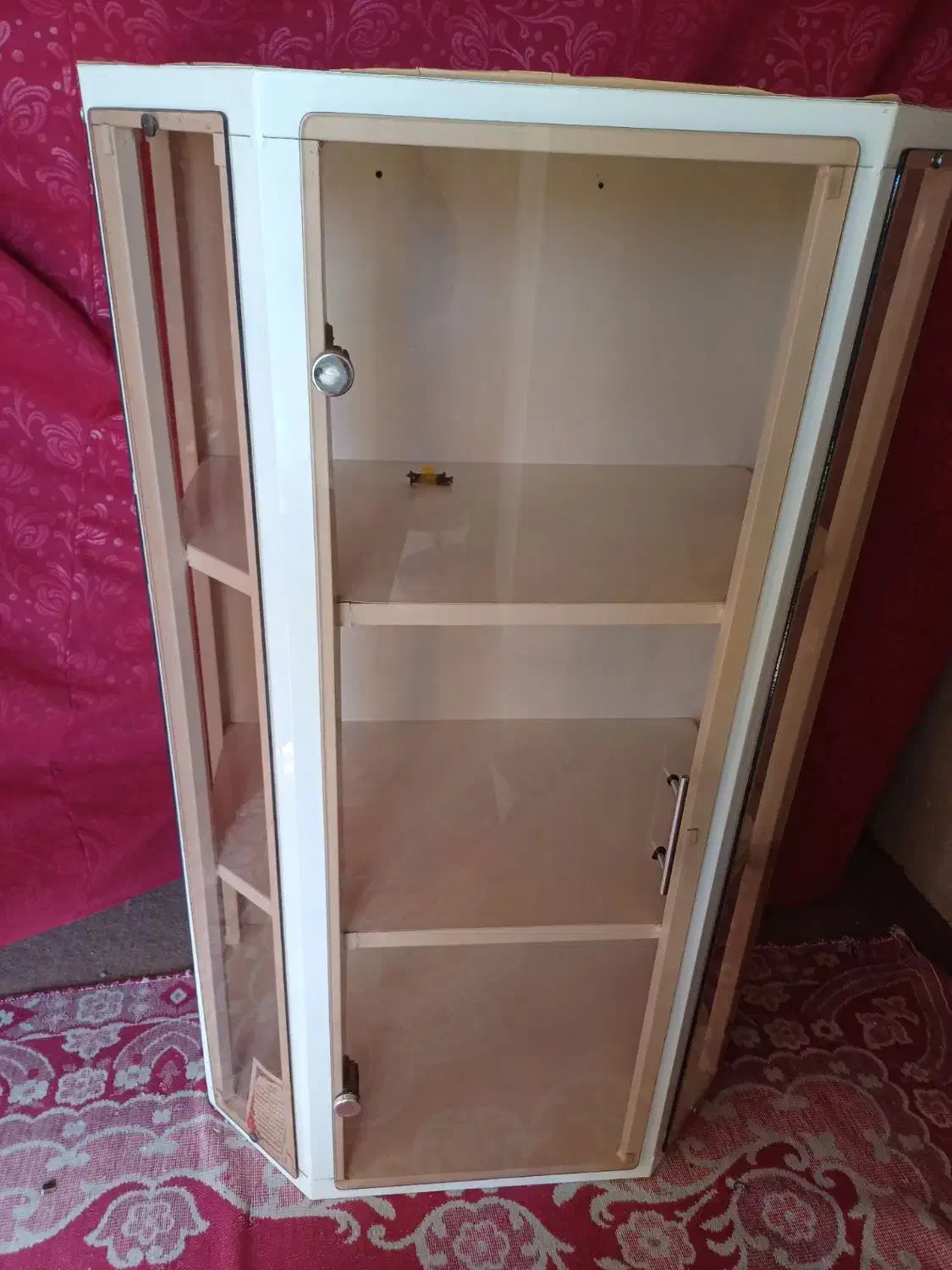 ویترین شش ضلعی فلزی|بوفه، ویترین، کنسول|شهرکرد, |دیوار