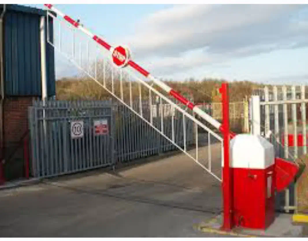 درب اتوماتیک و راهبند خدمات تخصصی|مصالح و تجهیزات ساختمان|شیراز, فرهنگ شهر|دیوار