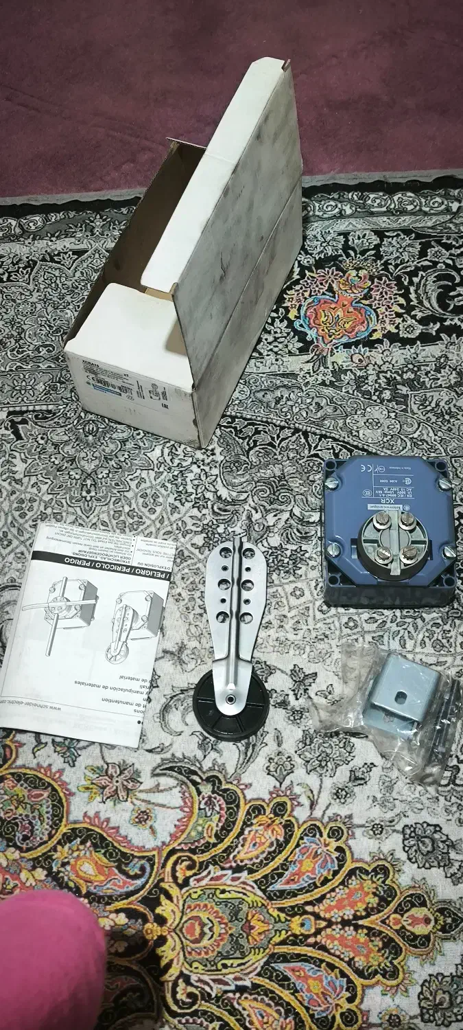 لیمیت سوئیچ اشنایدر مدل xcr|ماشینآلات صنعتی|فولادشهر, A2|دیوار