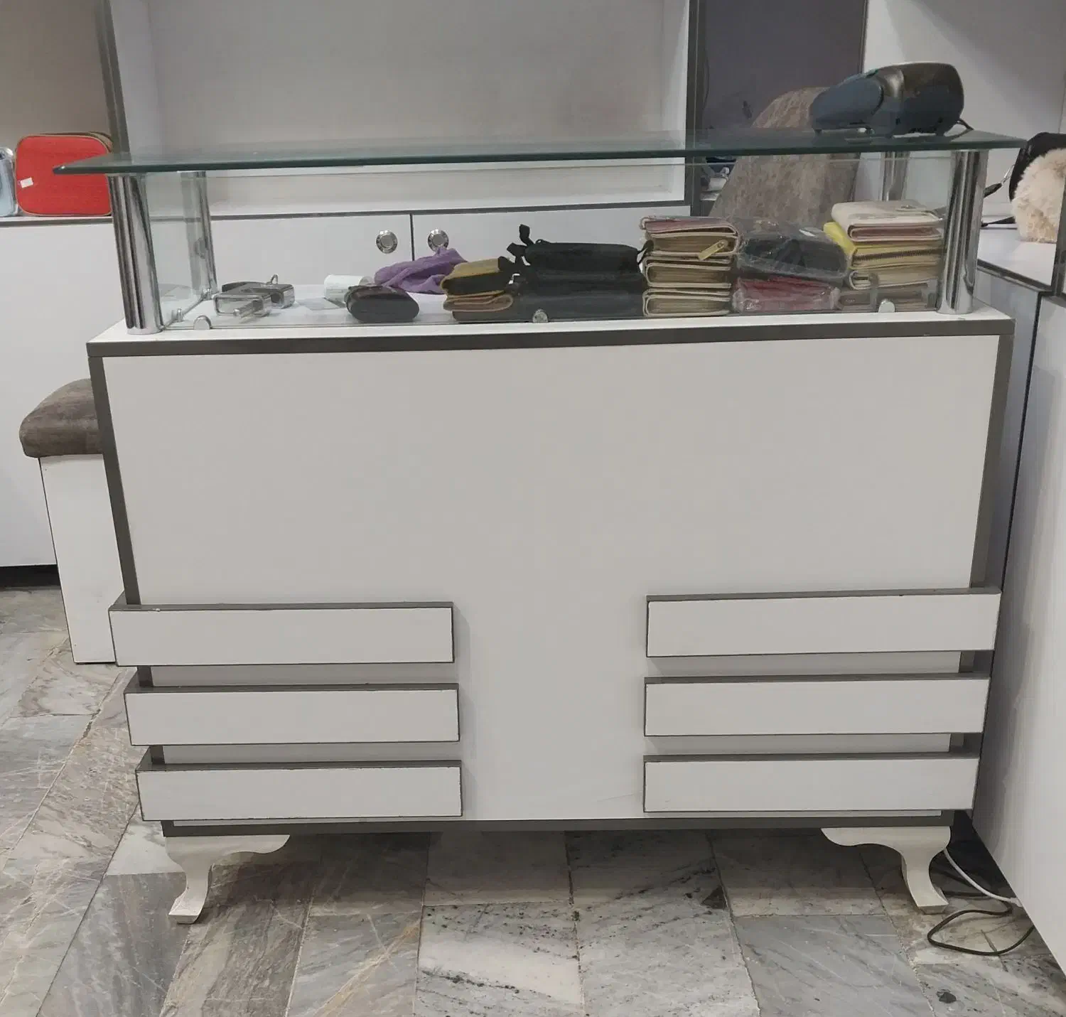 یک عدد میز کار با صندلی و یه جا جورابی ۵ طبقه|فروشگاه و مغازه|قدس, شهرقدس|دیوار