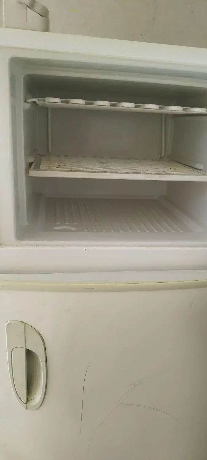 یخچال به ضمانت موتور همه چی سالم تازه گاز شده|یخچال و فریزر|باخزر, |دیوار