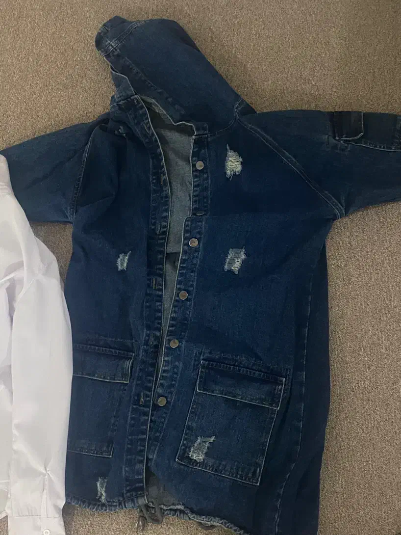 ۲ عدد کت جین دخترانه سایز ۴۶ و یک پیراهن سفید|لباس|دهدشت, |دیوار