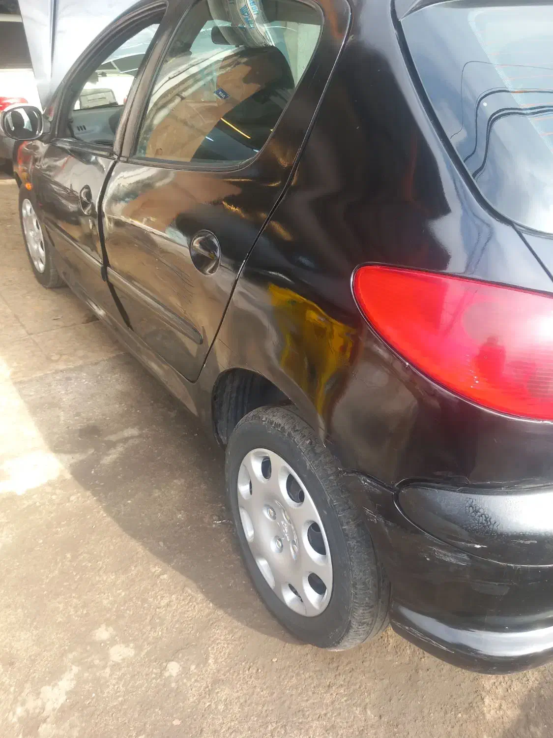 پژو۲۰۶مدل۸۱مشکی|خودرو سواری و وانت|رشت, معلم|دیوار