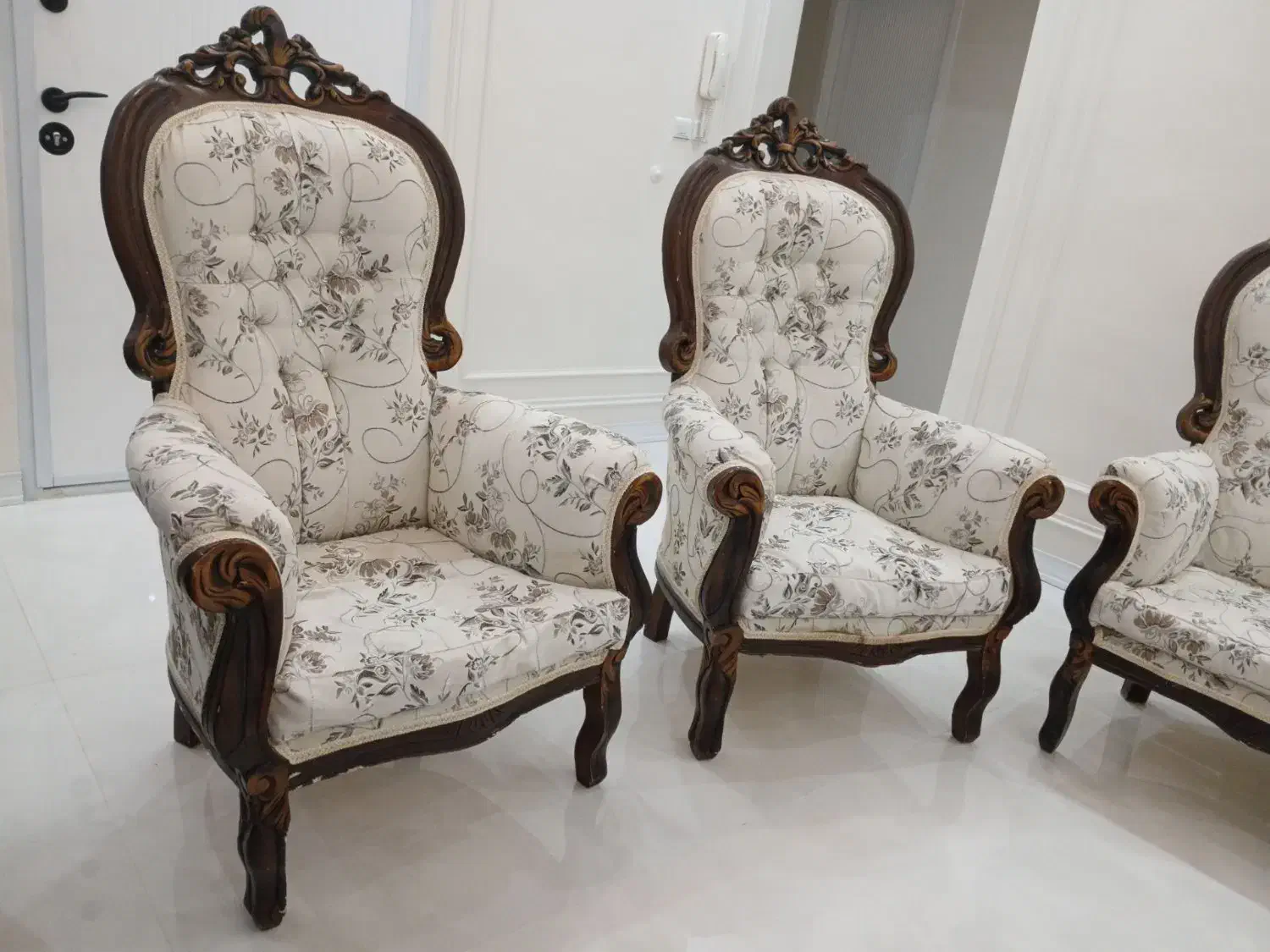 مبل سلطنتی 9 نفره چوب گردو|مبلمان خانگی و میز عسلی|تربتحیدریه, منصوریه|دیوار