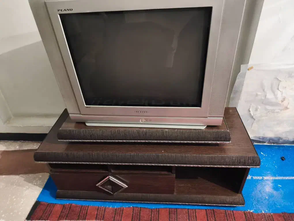 میز تلویزیون و تلویزیون 29اینچ سامسونگ|تلویزیون و پروژکتور|بروجن, |دیوار