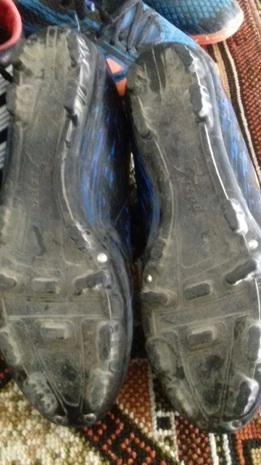 کفش فوتبالی|کیف، کفش، کمربند|بروجرد, |دیوار