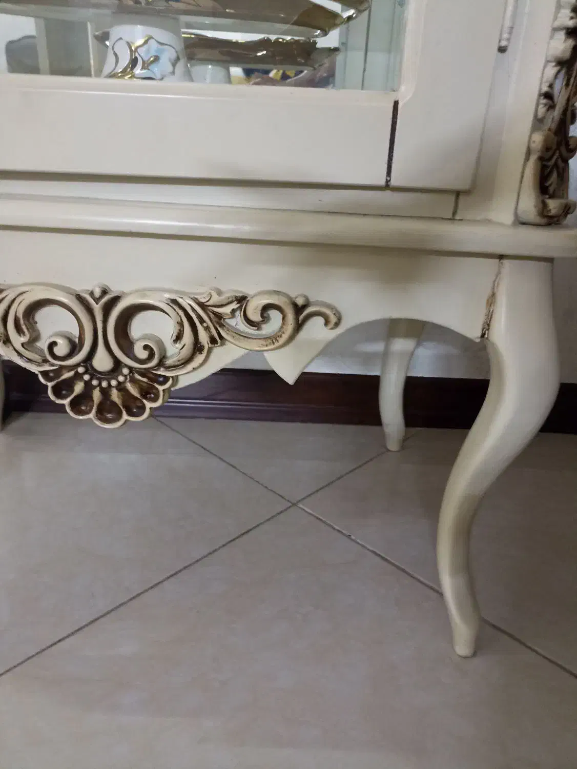 گنجه استخوانی کاملا تمیز|بوفه، ویترین، کنسول|مشهد, شهید مطهری|دیوار