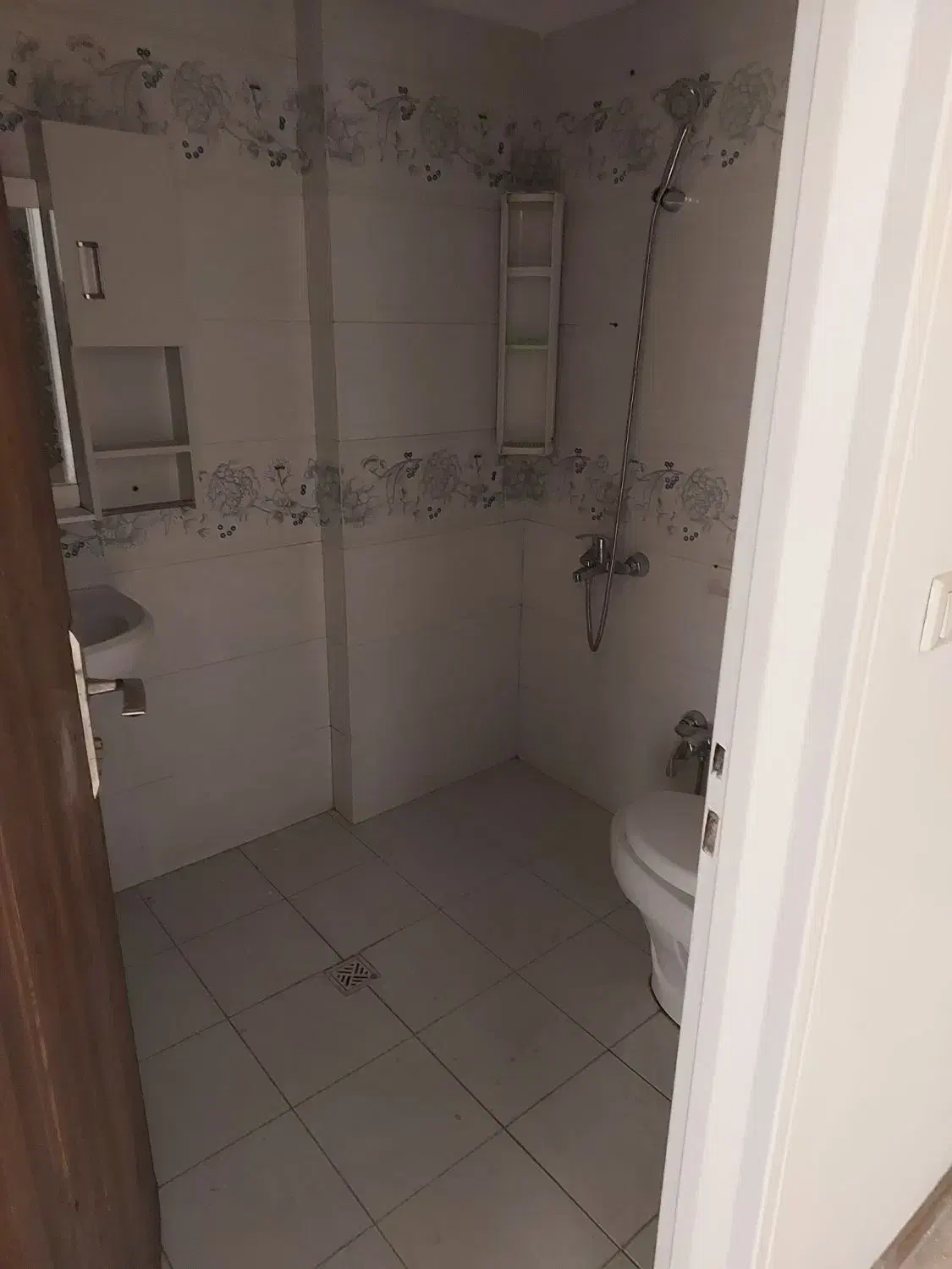 ریحانی جنوبی ۱۵۰ متر سه خوابه