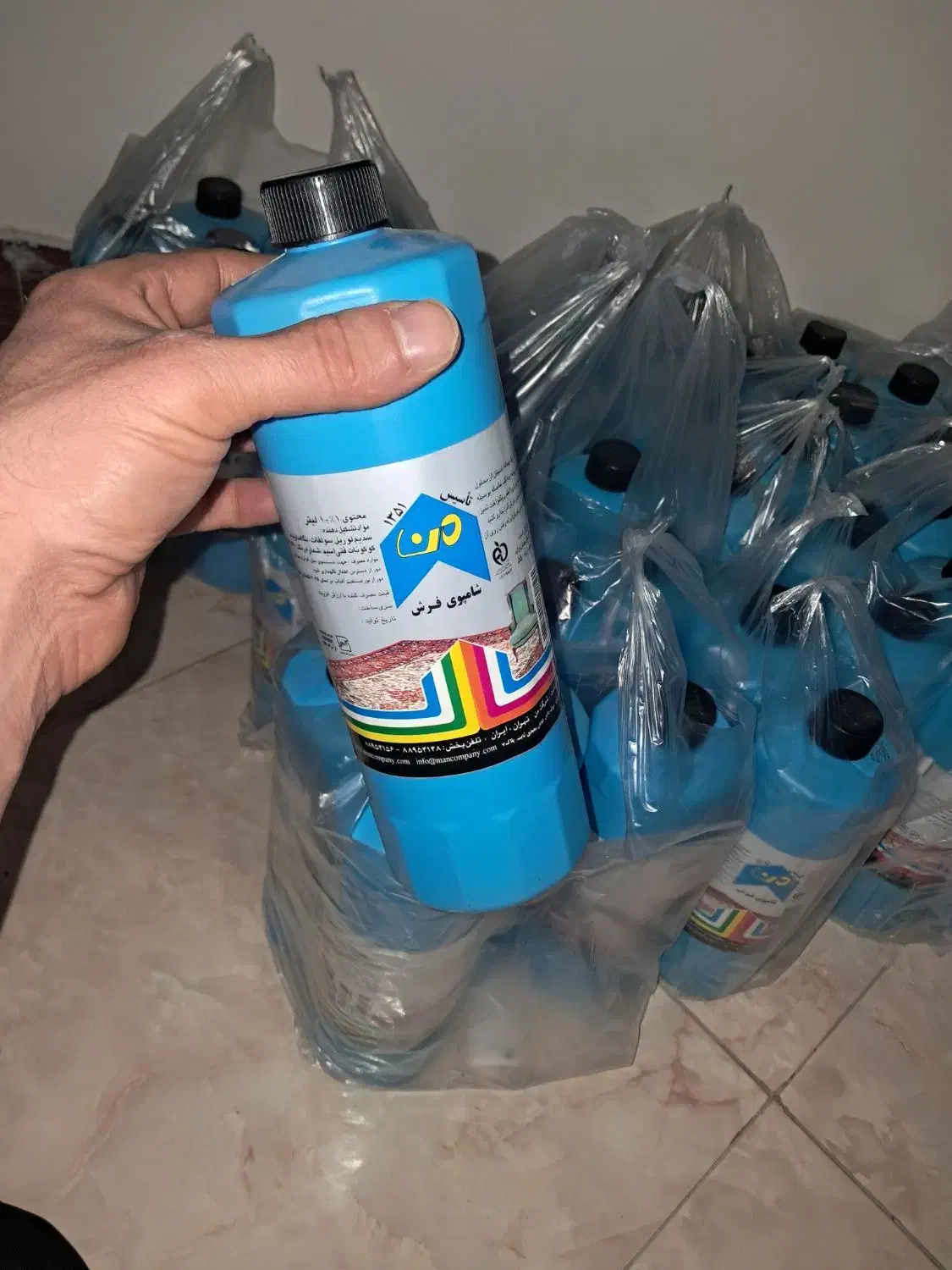 شامپو فرش من قیمت مناسب تعداد محدود|مواد شوینده و دستمال کاغذی|تهران, نیروی هوایی (پیروزی)|دیوار