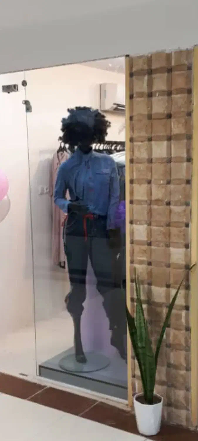 مانکن ایستاده بوتیک زنانه|فروشگاه و مغازه|رشت, صفاری|دیوار