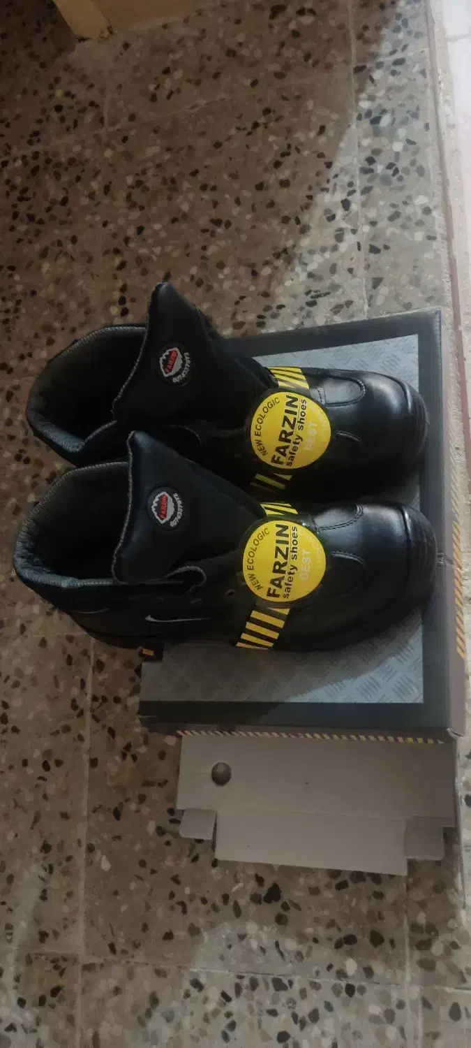 کفش کار مهندسی|کیف، کفش، کمربند|خورموج, |دیوار