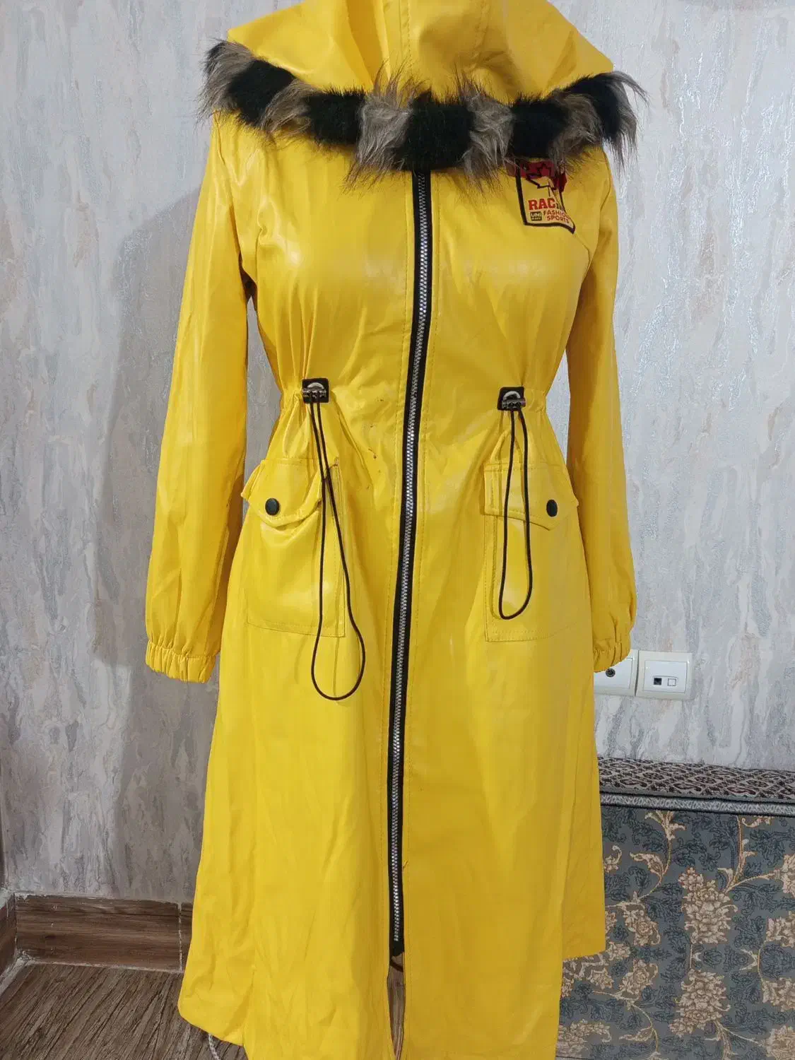 پالتو|لباس|کبودرآهنگ, |دیوار