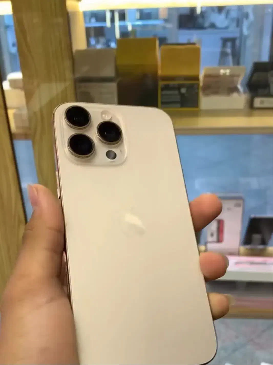 ۱۶ پرو مکس|موبایل|رباطکریم, رباطکریم|دیوار