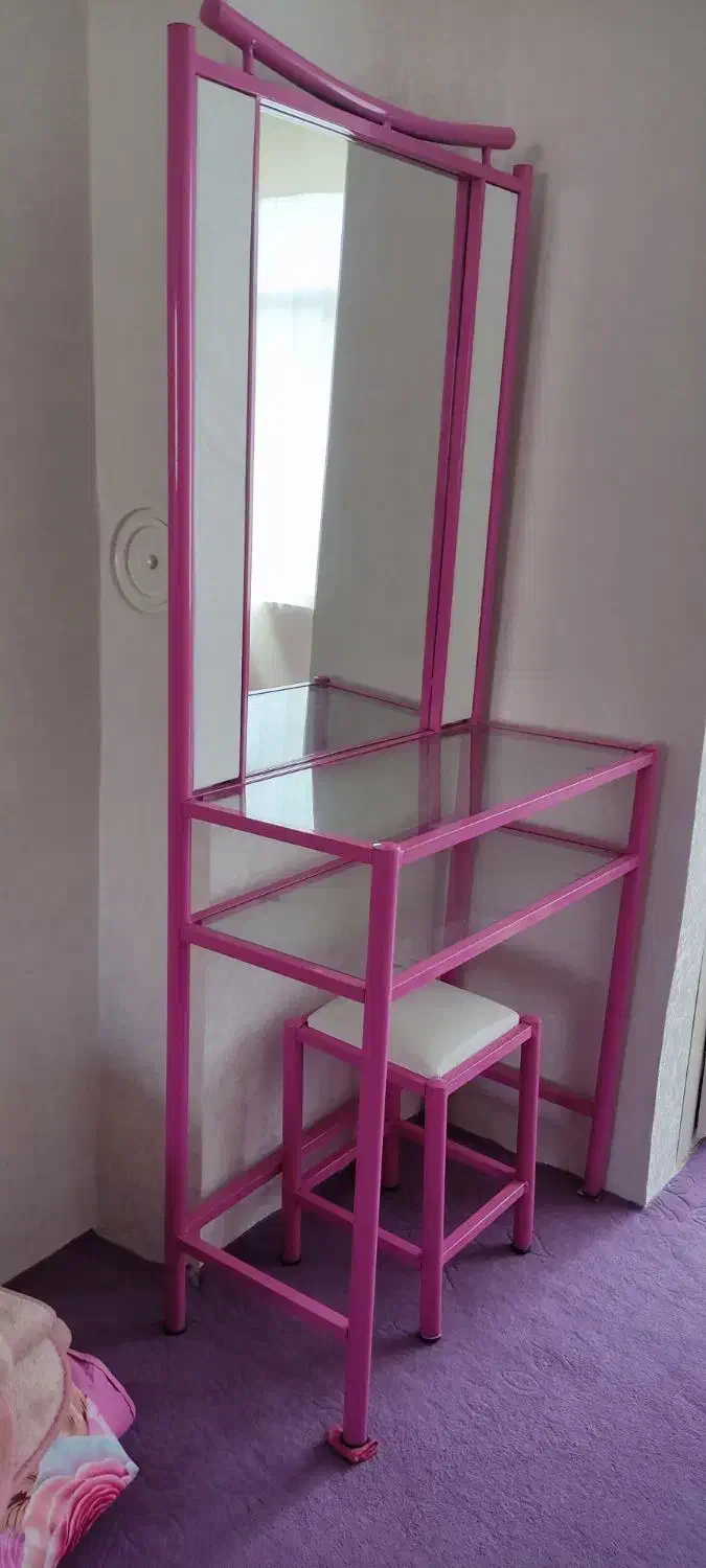 تخت خواب ومیز آرایش فلزی|تخت و سرویس خواب|تبریز, |دیوار