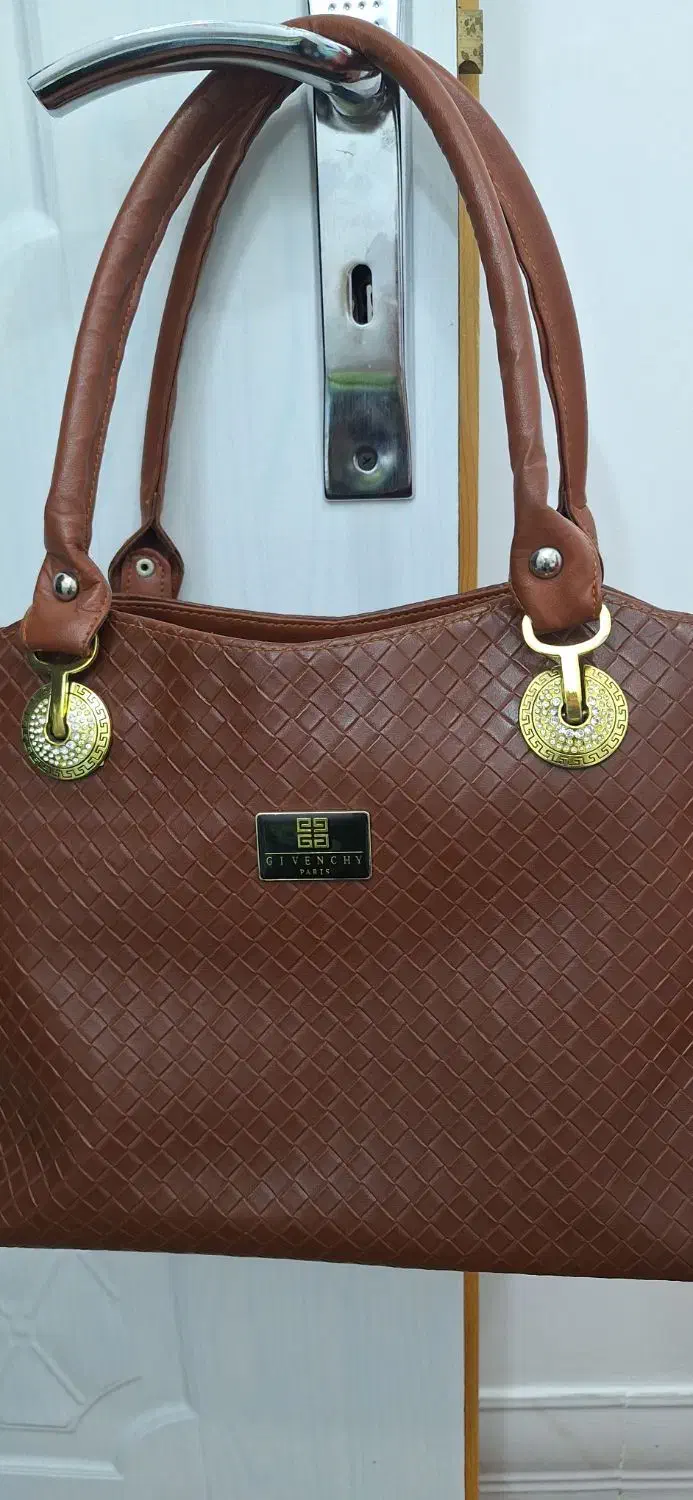 کیف|کیف، کفش، کمربند|دورود, |دیوار