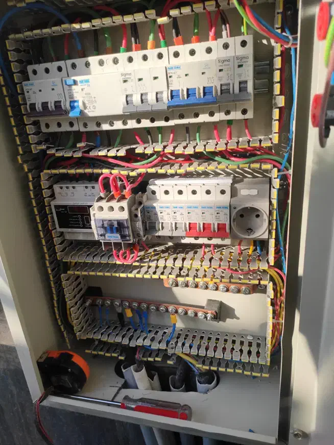 برقکارصفرتاصدمهندسی برق برقکار نما|خدمات پیشه و مهارت|کازرون, |دیوار