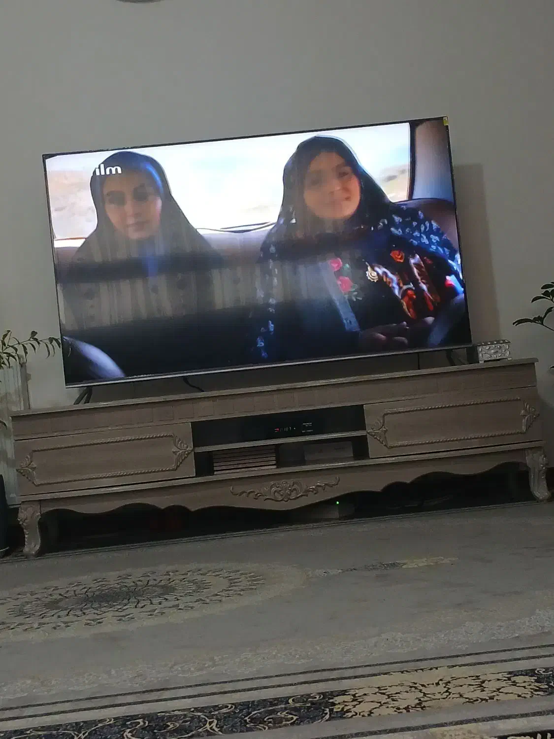 میز تلویزیون در حد نو شرکتی|میز تلویزیون|شاهین‌شهر, گرگاب|دیوار