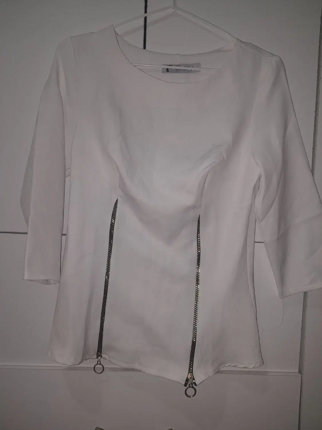 تعدادی لباس تازه|لباس|ایلخچی, |دیوار