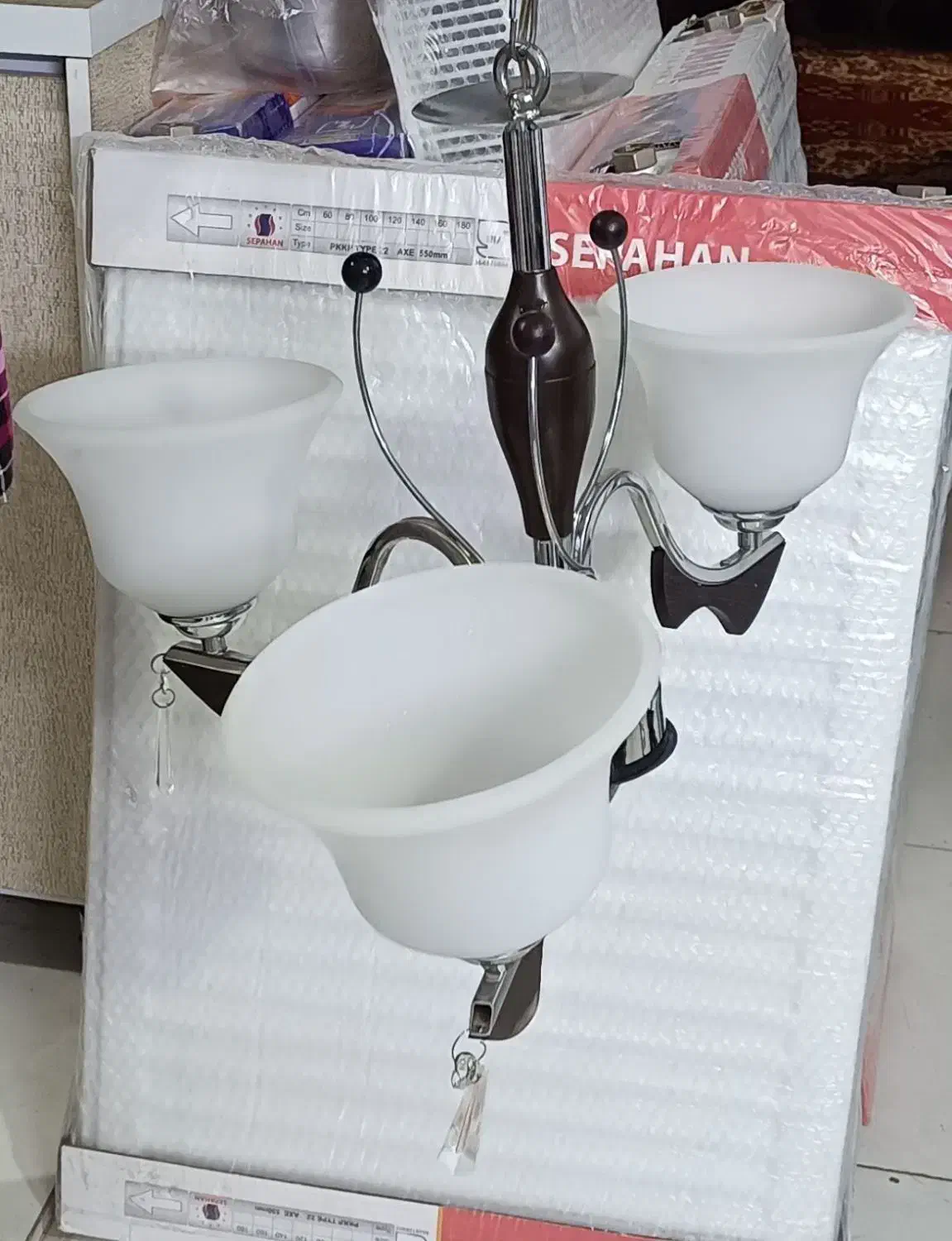 لوستر و آباژور ایستاده|لوستر و چراغ آویز|پرند, فاز ۶|دیوار